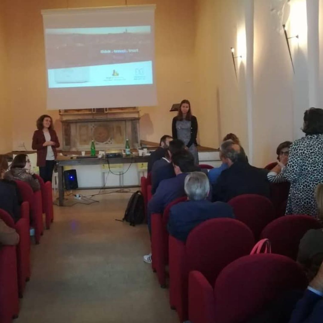 A group of people in a room receiving entrepreneur support and startup support while watching a presentation.